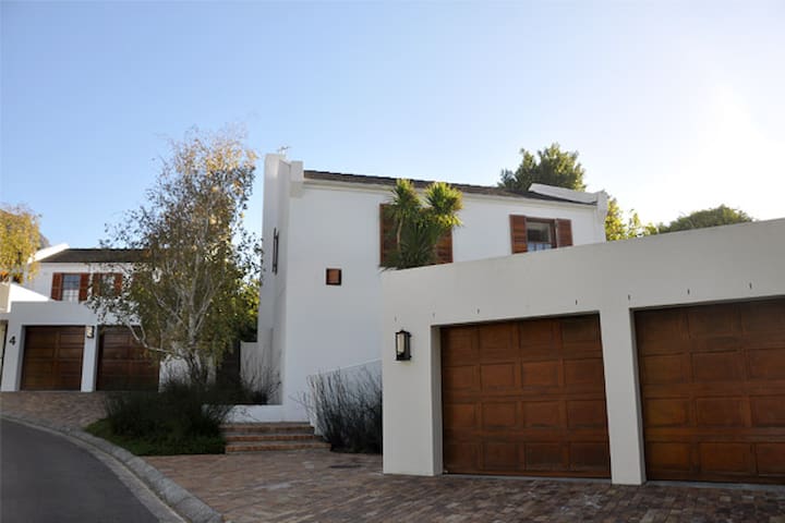 Secure Convenient Home in Newlands, Cape Town