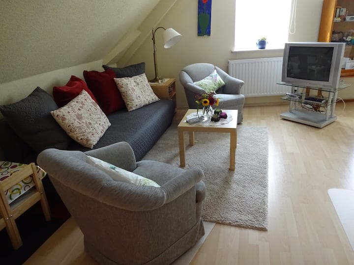 Sitzgruppe im
Wohnzimmer:
Couch Liegefläche:
140x200 cm