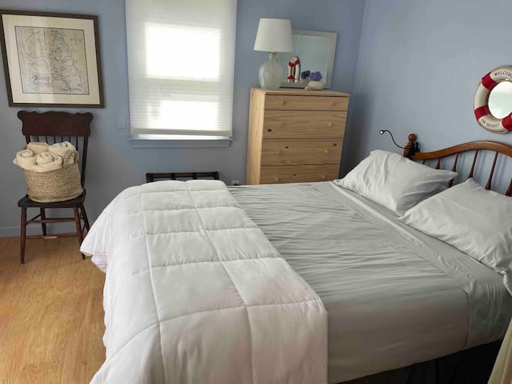 Predná/hlavná spálňa.   Manželská posteľ.   