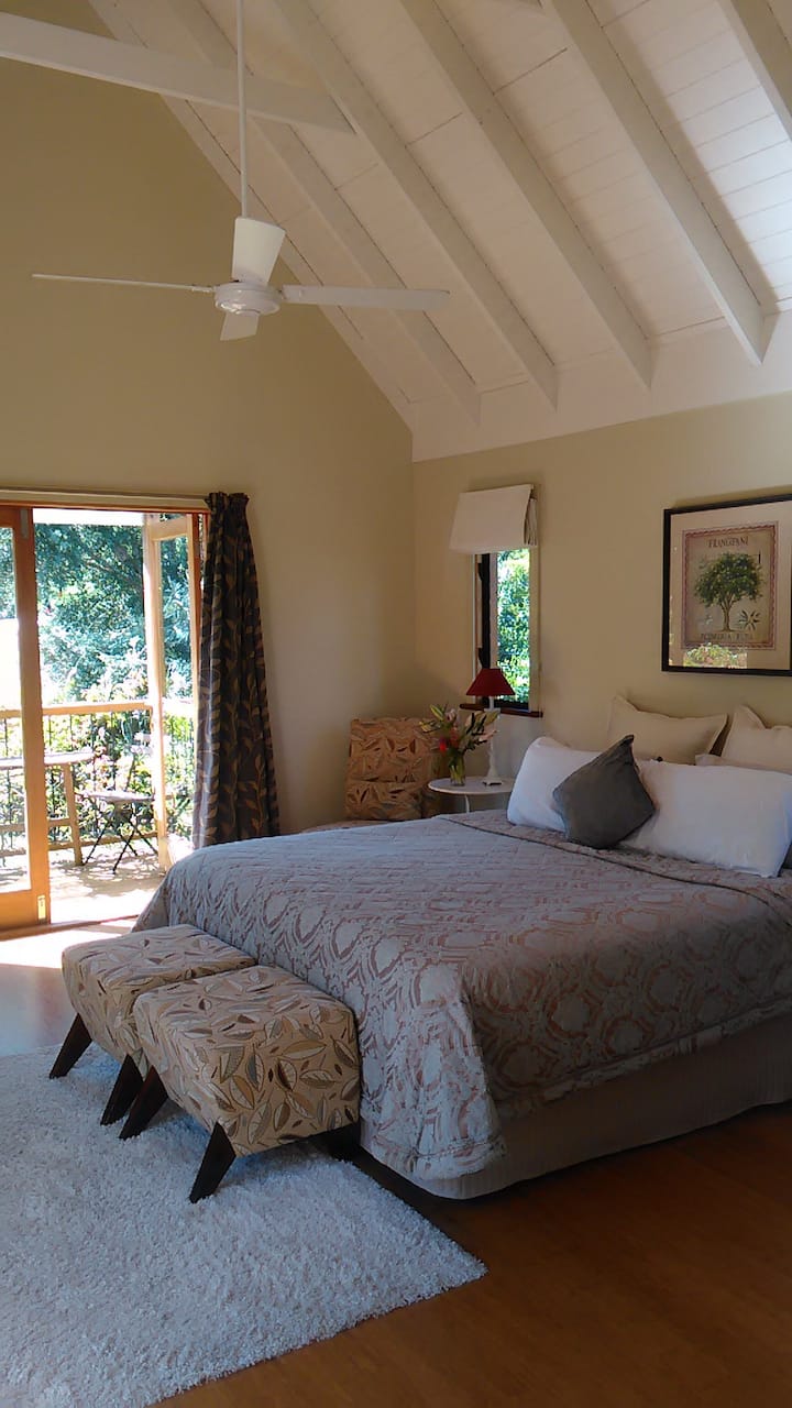 Frangipani room - king bed, en suite and balcony