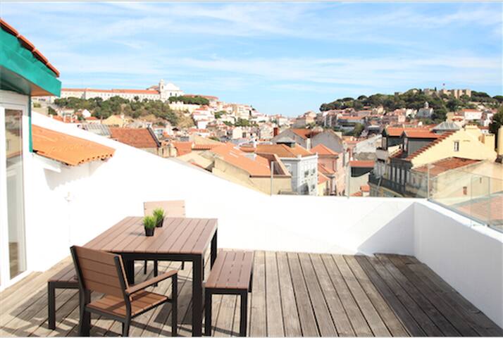 Duplex terrasse vue sur le Castelo Sao Jorge gallery image 2
