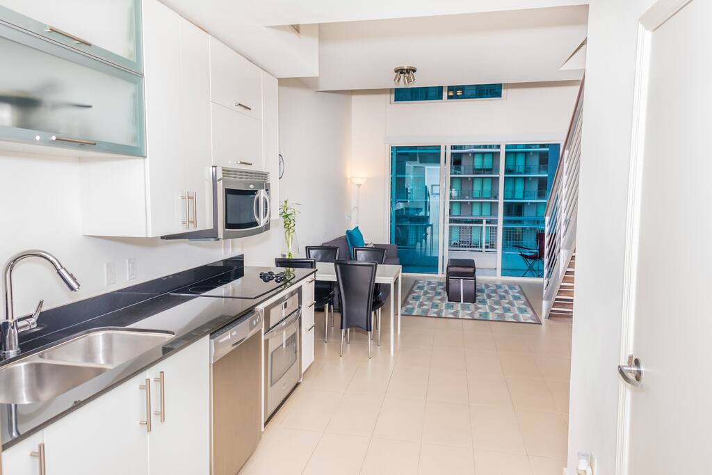 KITCHEN / LIVING