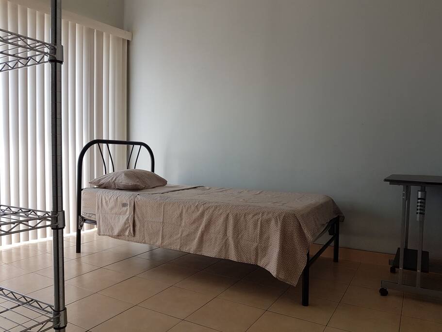 Cuarto privado con cama individual