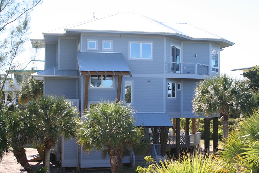 Bluefin Beach House is on North Captiva, no cars