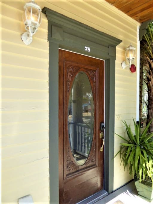Welcome to 78 Spanish Street in the center of the historical district.