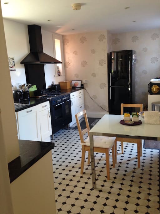 Large kitchen , well supplied with cereals, teas,Nespresso coffee maker, milk, bread and fruit.