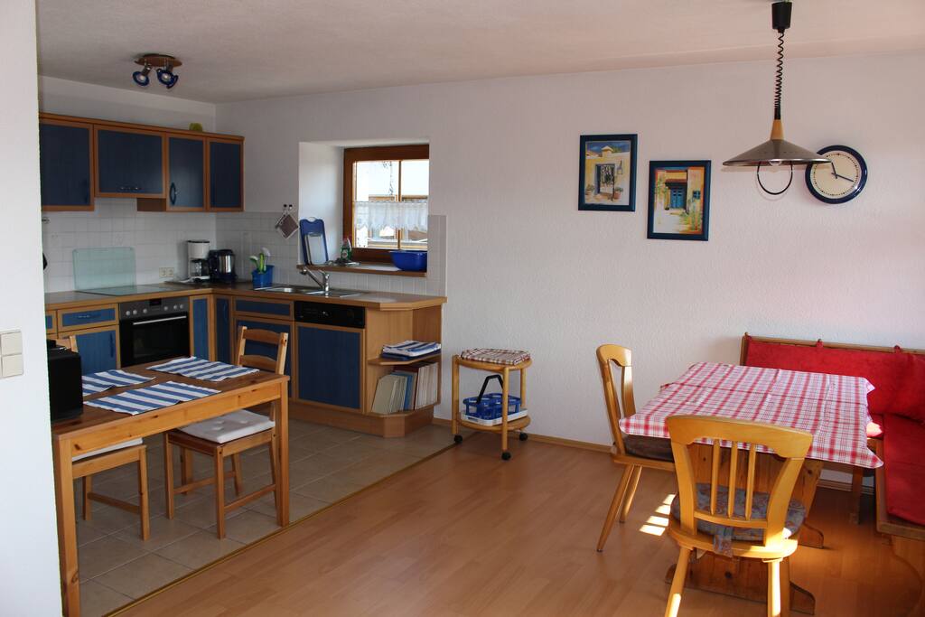 Küche und Esszimmer