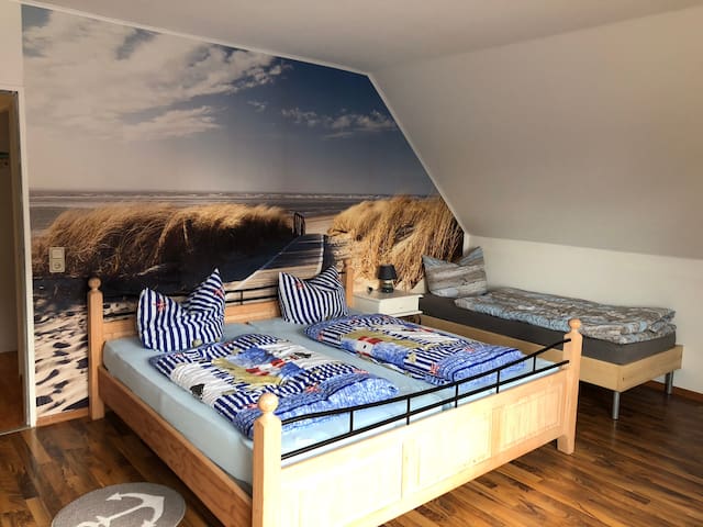 Room starboard for mechanics, tourists etc