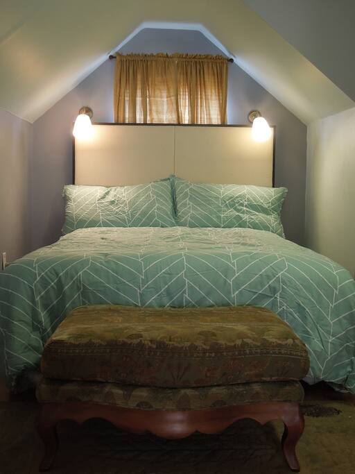 Upstairs Bedroom with Queen Bed