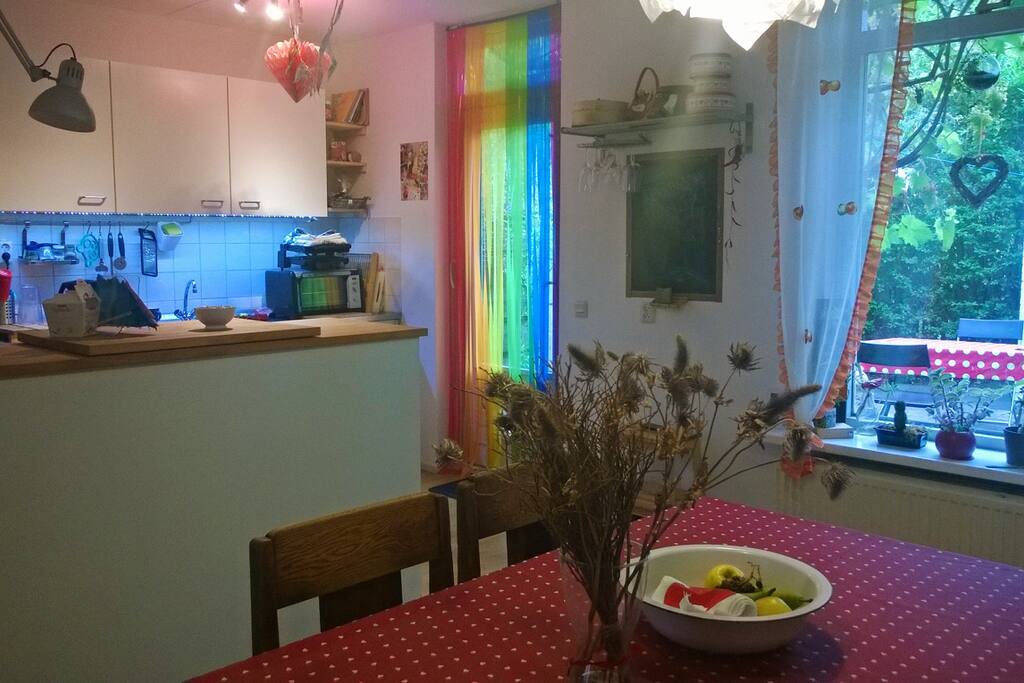 Dining area and kitchen with dish washer, espresso coffee machine and oven