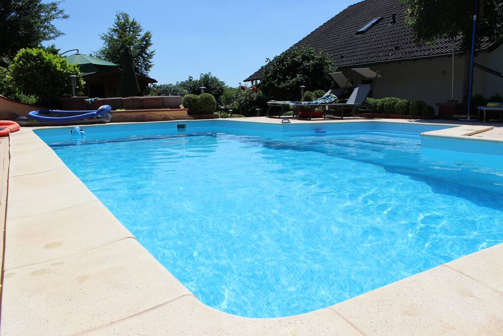 Ferienwohnung am Ortsrand mit hauseigenem Pool zur Mitbenutzung(Mai bis September) .