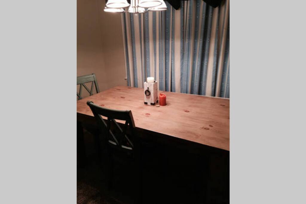 The dining area. Come sit and chat, do work or read the paper