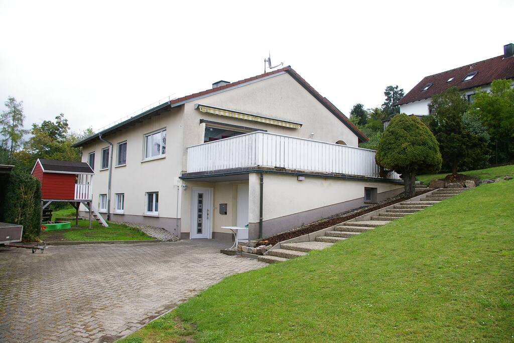 Ferienwohnung im Souterrain mit eigenen ebenerdigen Eingang.