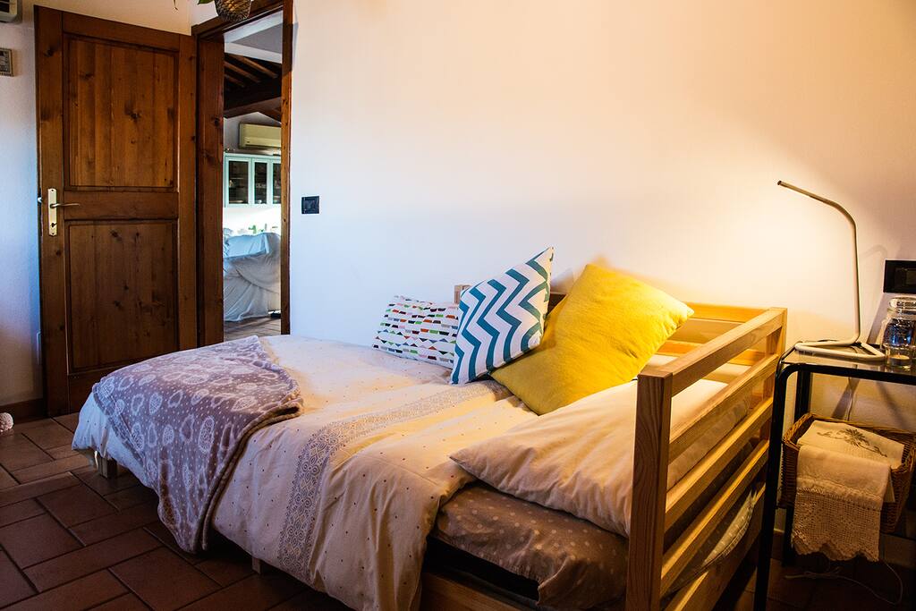 your room (single bed)