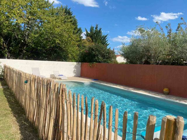 Belle villa avec grande piscine 100m du tram gallery image 2