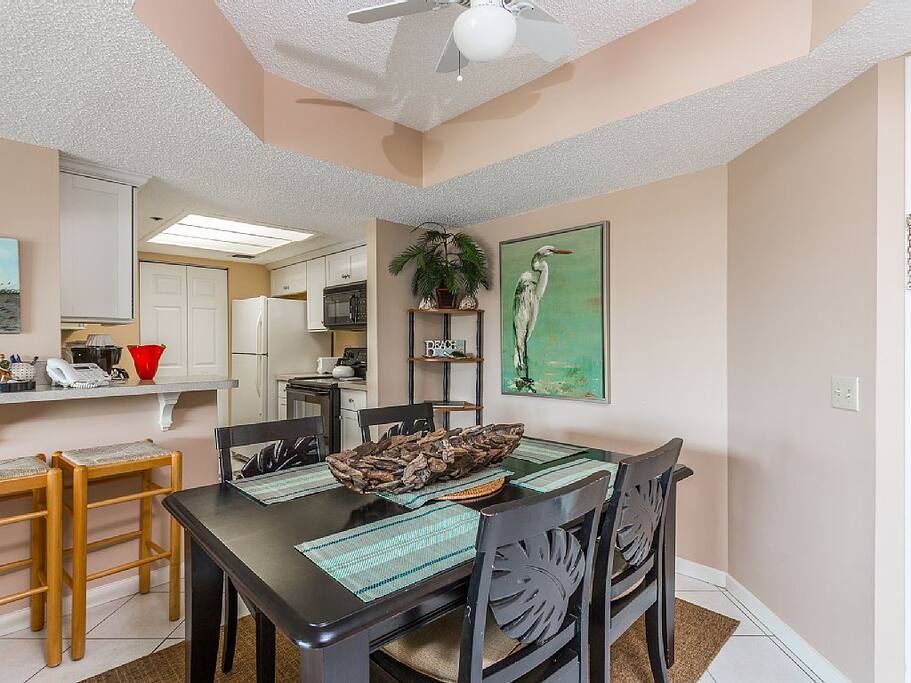 Dining Room,Indoors,Room,Furniture,Dining Table