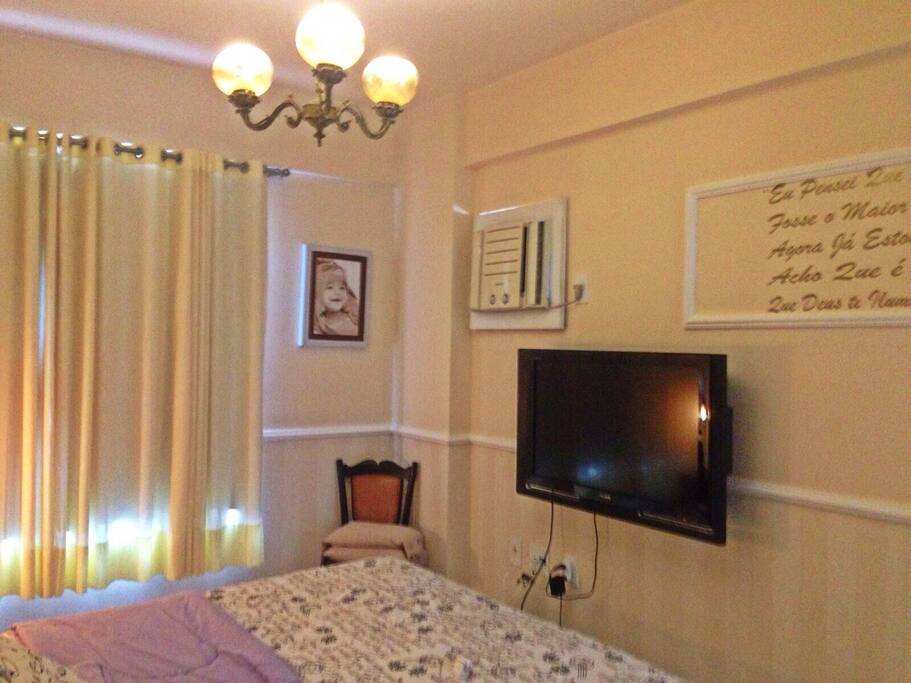 Quarto 1 (cama de casal e suíte).