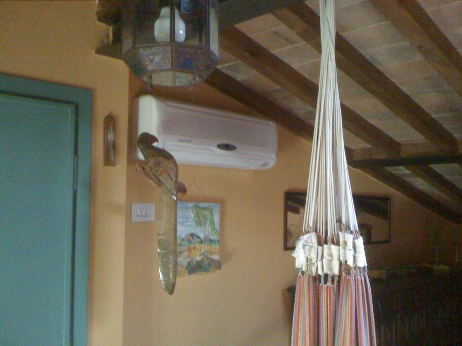 condizionatore e porta del bagno