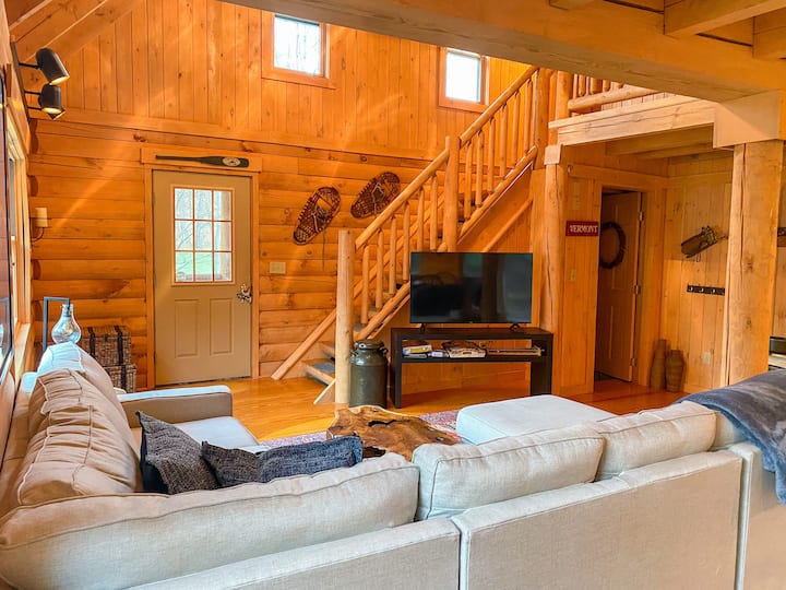 Cozy Log Cabin With Hot Tub | 1/2 Mile To Okemo - Ludlow, VT