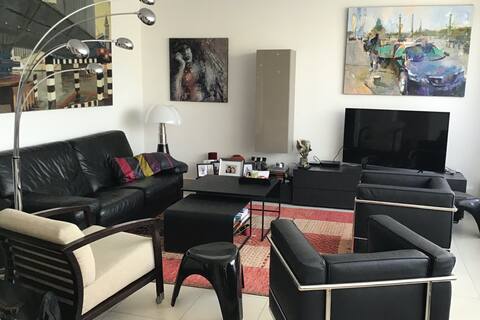 Beautiful flat with terrace near Champs Elysées