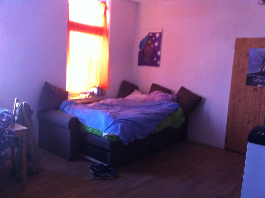 Hoge bedbank is bijna altijd bed