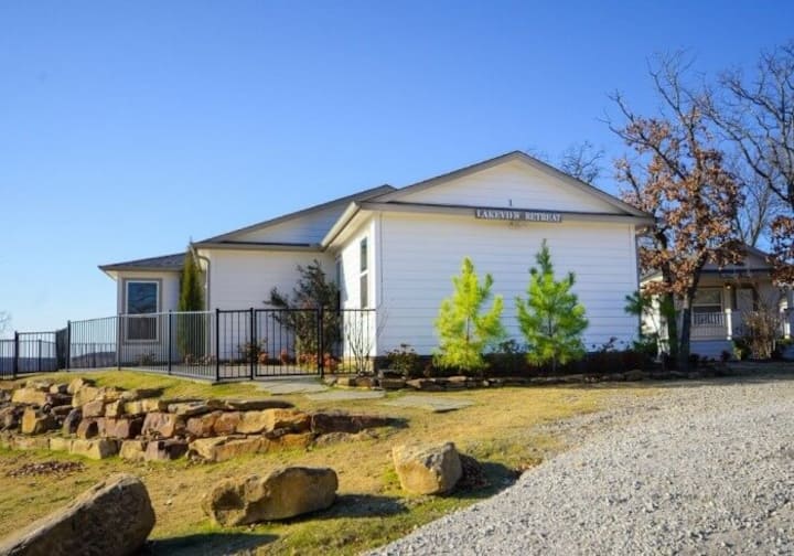 Lake View Retreat at CrossTimbers Marina