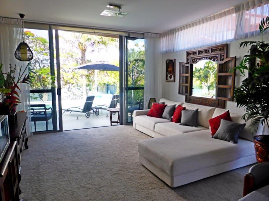 Lounge (able to be converted into 2 single beds)