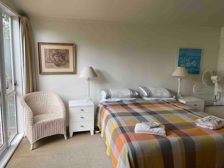 Dhomë gjumi "King" në katin e poshtëm 