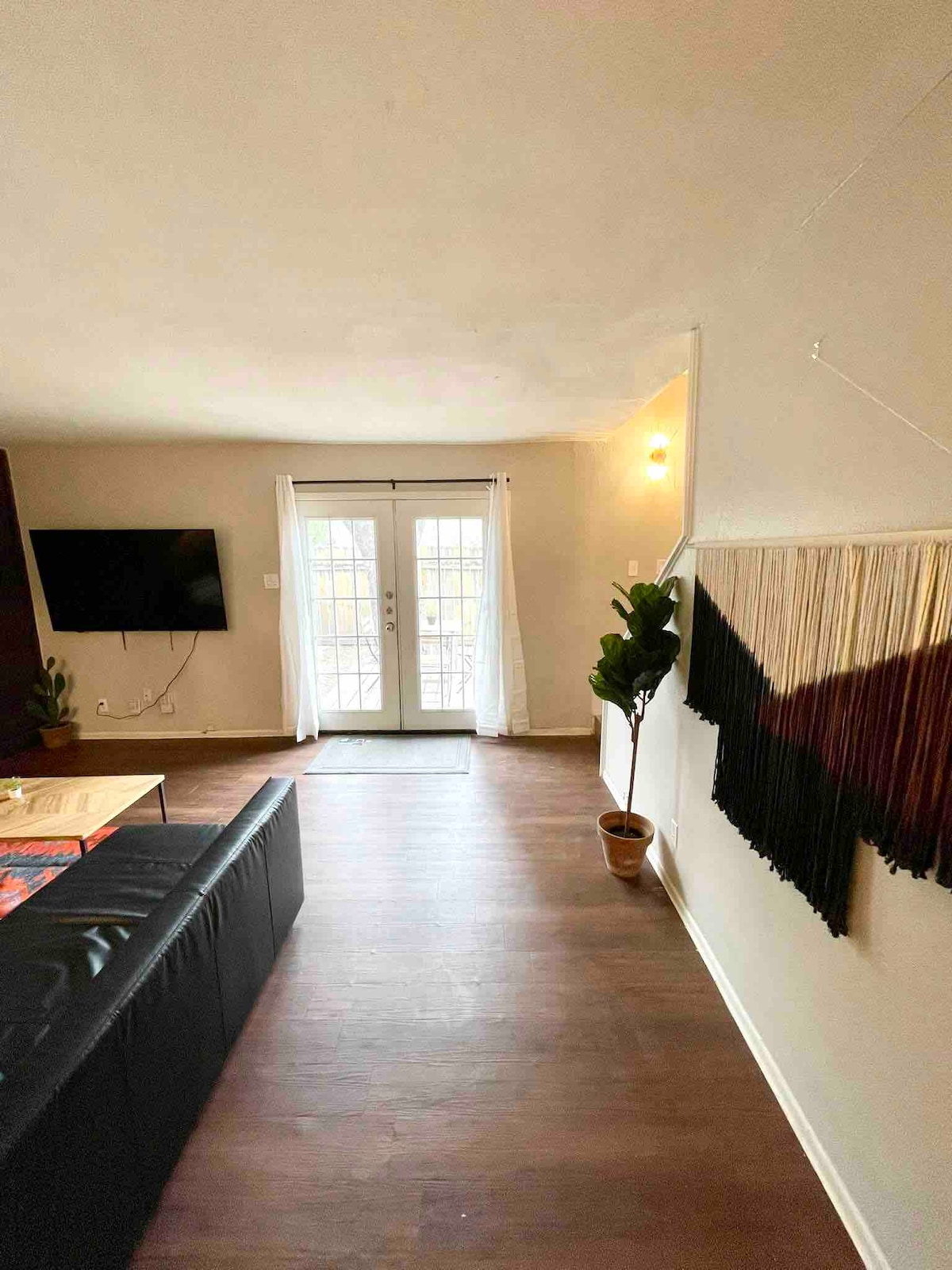 Central 2BR Retreat 5mi from Downtown Patio MC