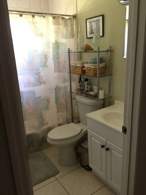 Shared bathroom w bathtub