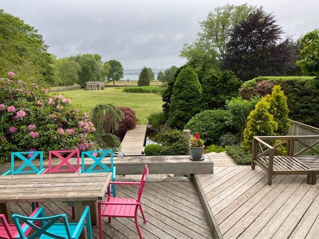 Majestic Artist home by the sea gallery image 5