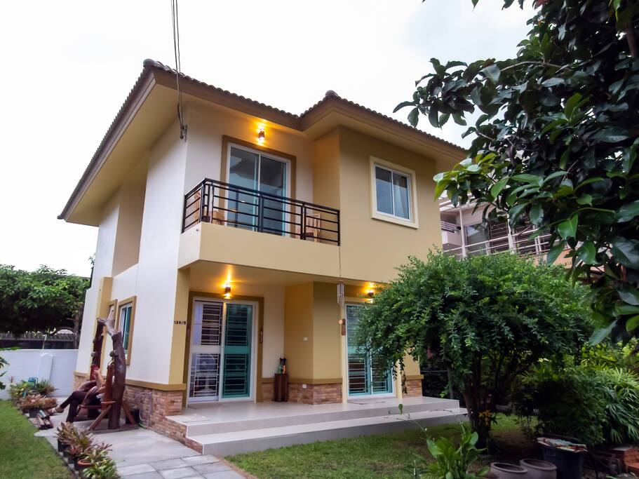 KT House, Private Bed&Bathroom near Walking Street - Tambon Phra Sing의 주택에서 살아보기, Chang Wat Chiang Mai, 태국