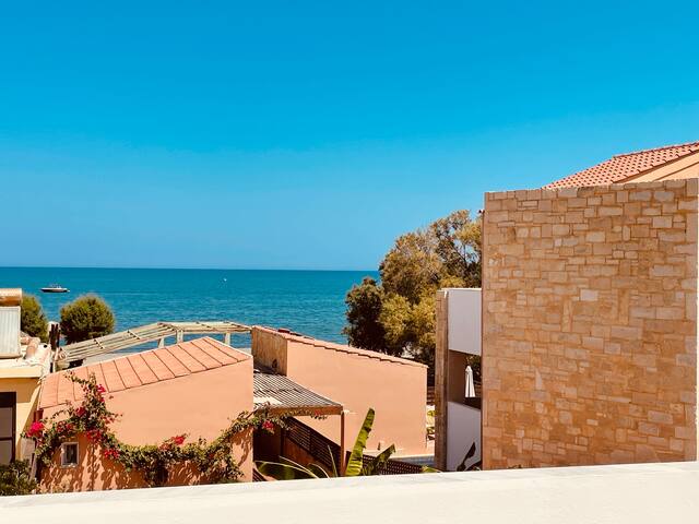 Quest Star Villa – 20meters to beach. Sleeps 8. gallery image 2