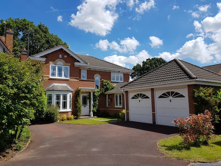 Private room suitable for a professional person. Houses for Rent in