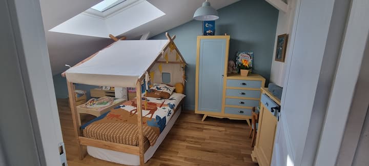 غرفة الأطفال 3 - 1 سرير مفرد + 1 مرتبة مفردة 