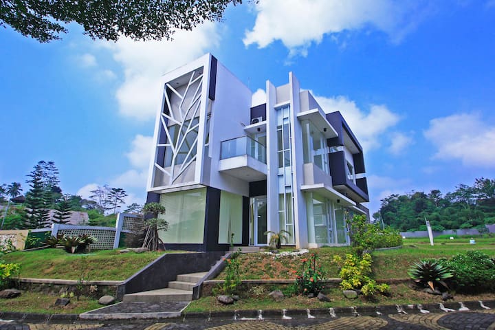 Airbnb Banjar Vacation Rentals Places To Stay West