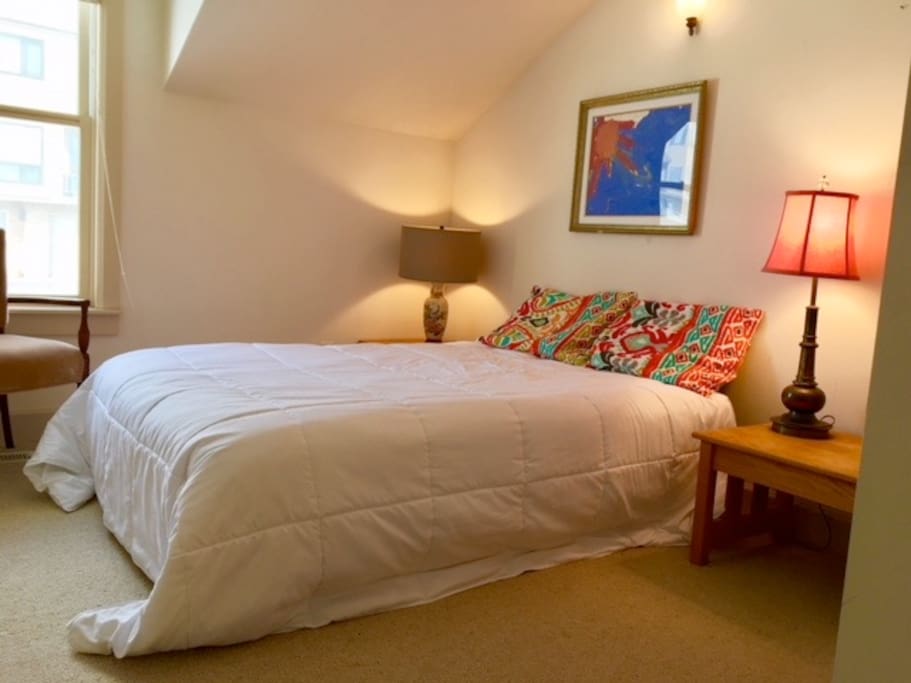 2nd Bedroom Queen size bed