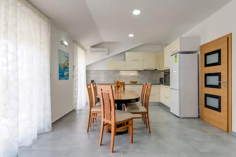 Luxury-New Apartment