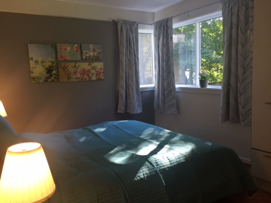 Double bed in bedroom.