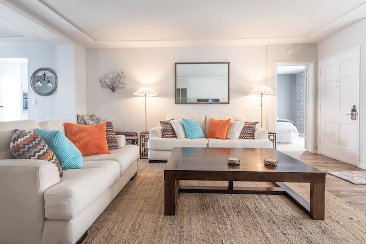 Perfect Beach House Steps from Bay