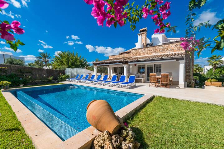 Villa with pool: Fun, Relax and Beach, Mallorca gallery image 2