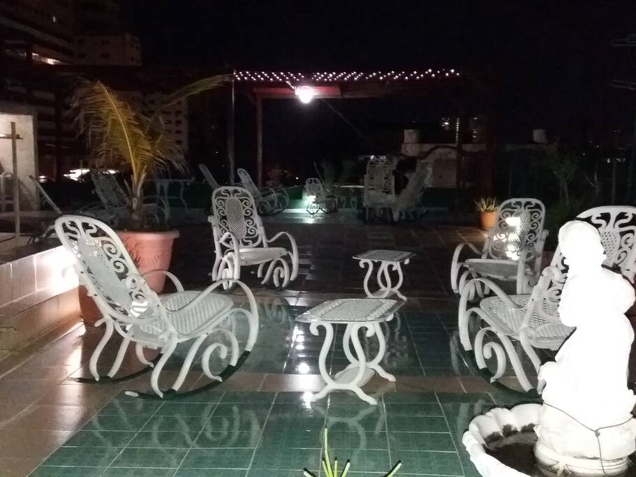 grand terrace at night/gran terraza en la noche