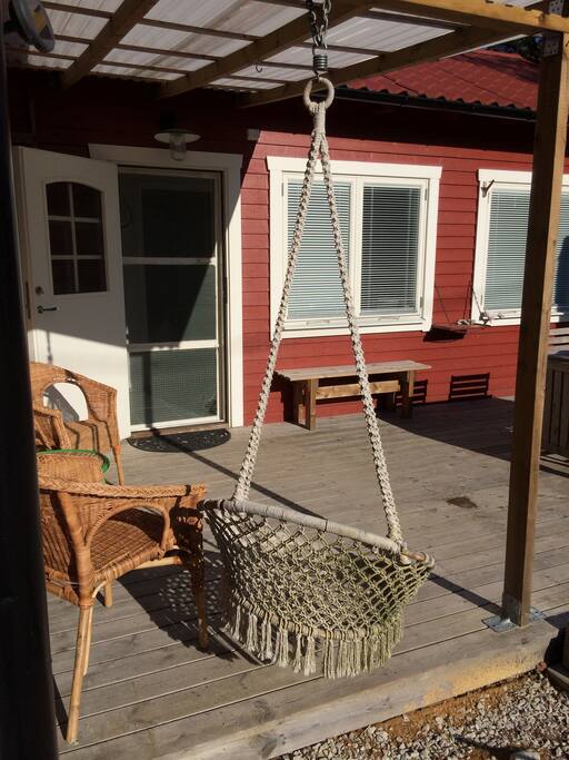 Stugans entré och altan