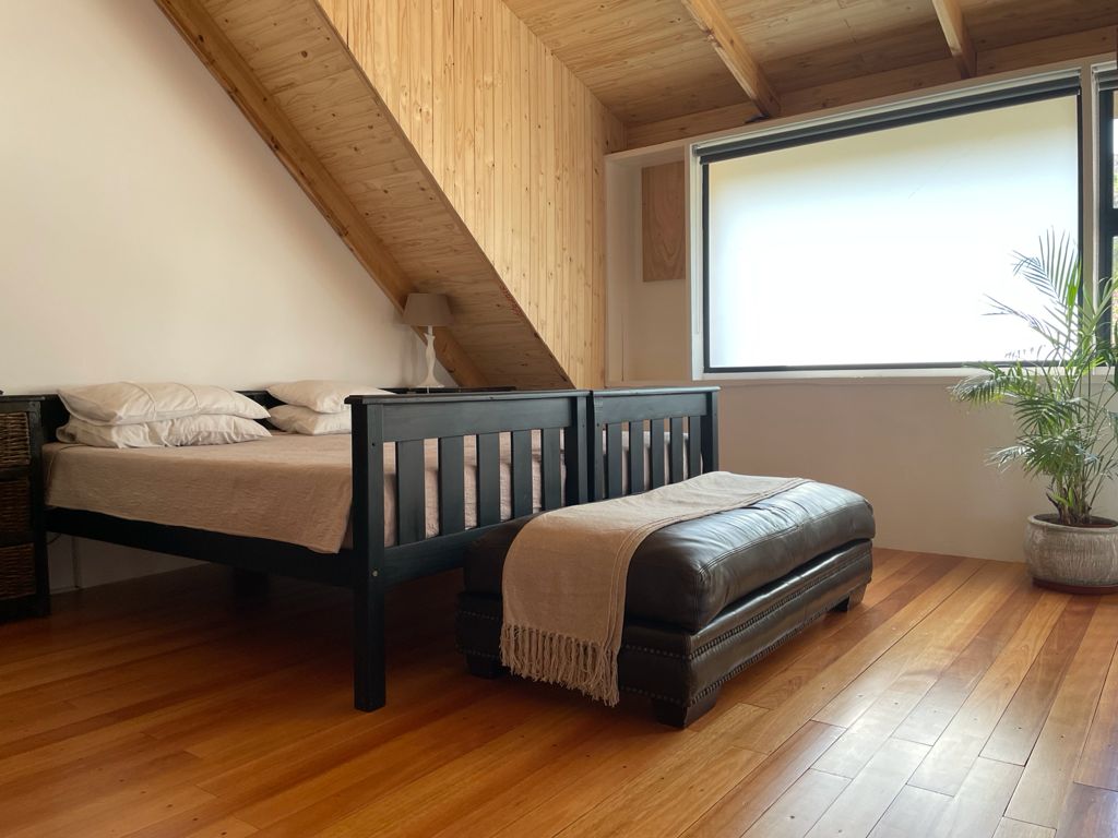 Podkrovie s 2 x samostatnými lôžkami/ manželskou posteľou King