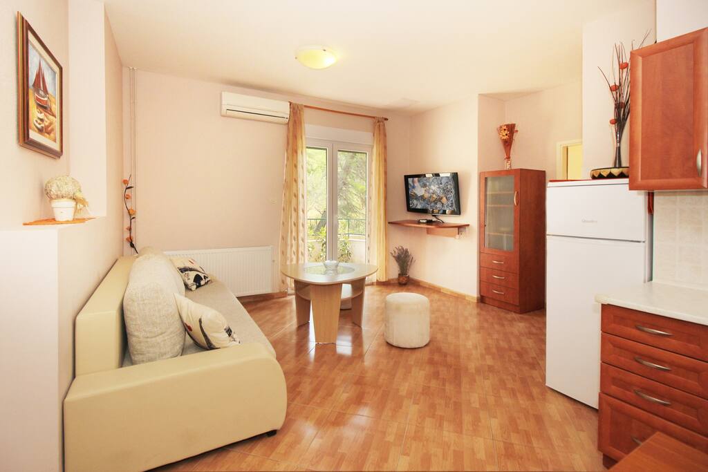 Spacious living room