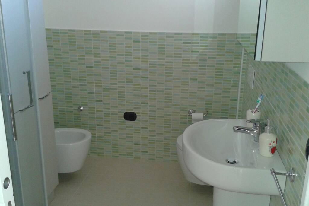 Bagno con doccia