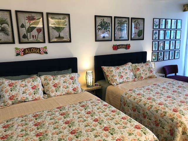 2 Queen Bed Hotel Studio (Waikiki-Ala Moana)