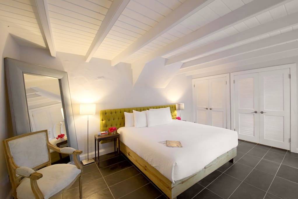 Master bedroom with King bed and en-suite luxury bathroom