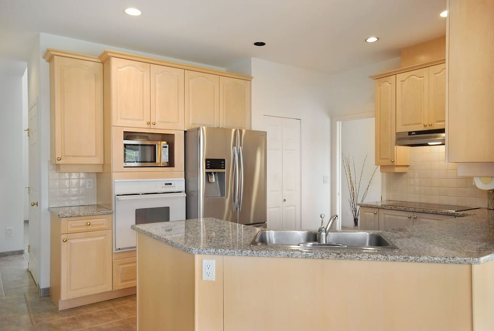 Always provide fresh fruit, yoghurt, bread, eggs and just enjoy anything you like in the refregerator