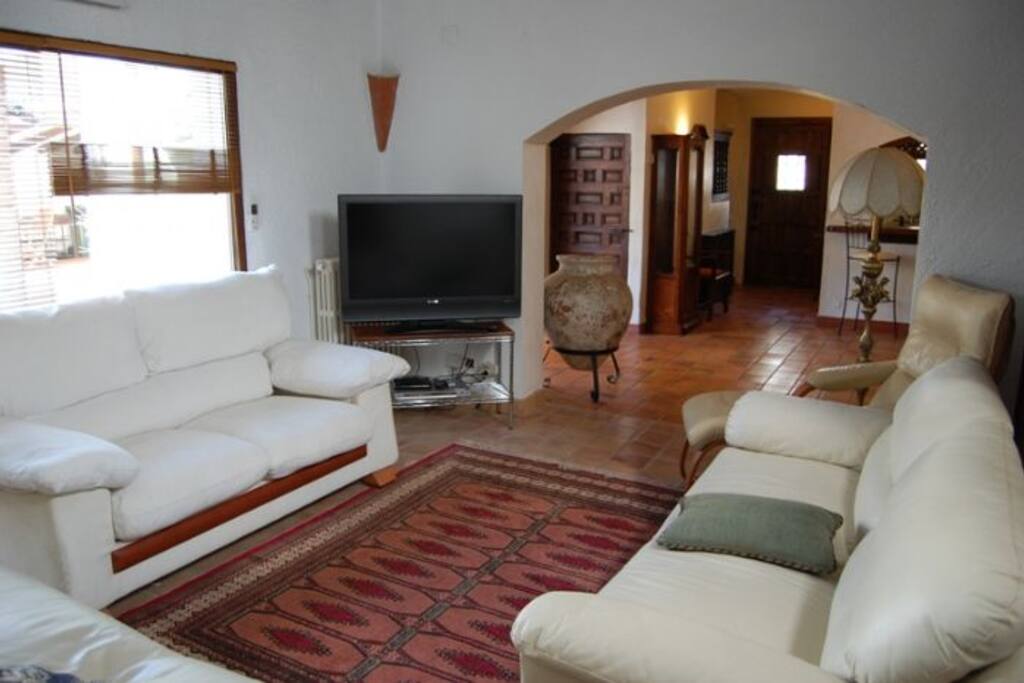 Le salon avec air-co qui se ferme en 4me chambre de nuit en 2 minutes maximum.